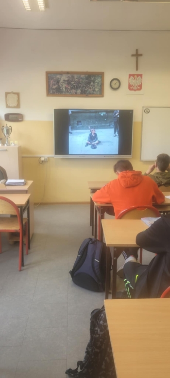 2b768770-4161-4c50-bfb6-05be9aeecf6e