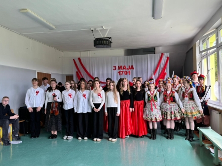  Uroczysty apel z okazji Święta Uchwalenia Konstytucji 3 Maja